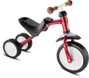 PUKY PUKYMOTO, en röd trehjuling med svart säte, brunt styre och tre svartvita hjul, visas mot en vit bakgrund.
