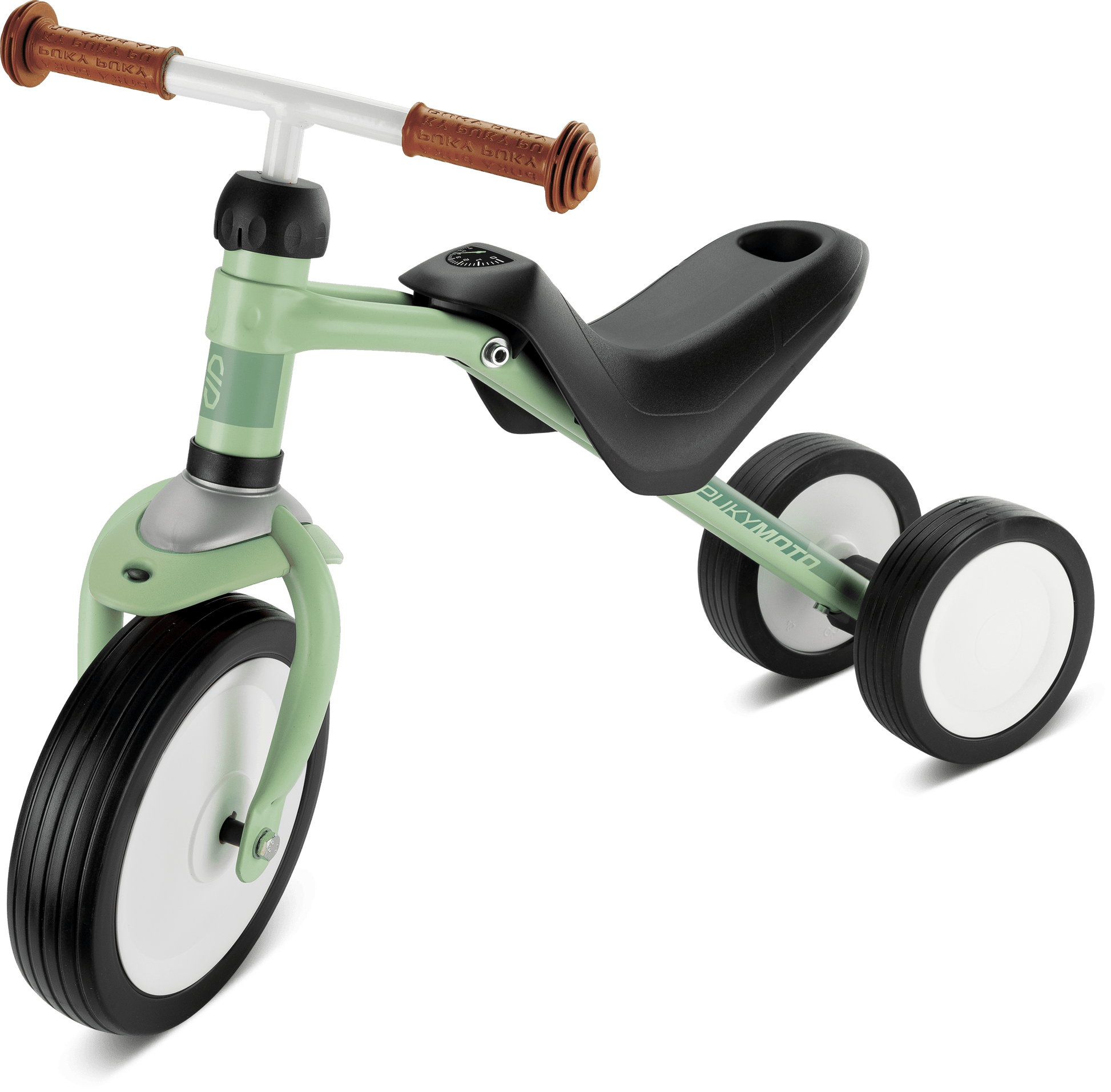 PUKY PUKYMOTO är en grön och svart trehjuling för småbarn med vita hjul, en bred svart sits och bruna handtag på styret, mot en vit bakgrund.