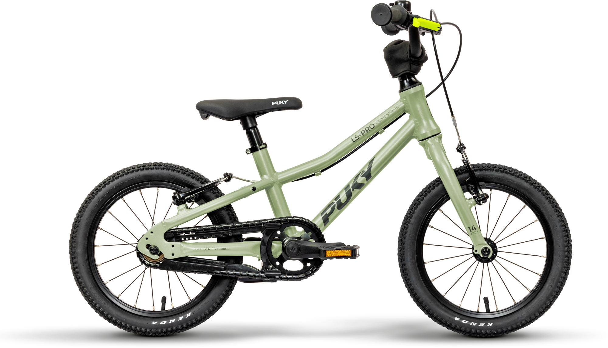 PUKY LS-PRO 14 är en grön barncykel med svarta däck, sadel, pedaler och styre. Den här lätta aluminiumcykeln har en lutande ram, bromsar fram och bak och "PUKY"-märket - perfekt som barnets första cykel.