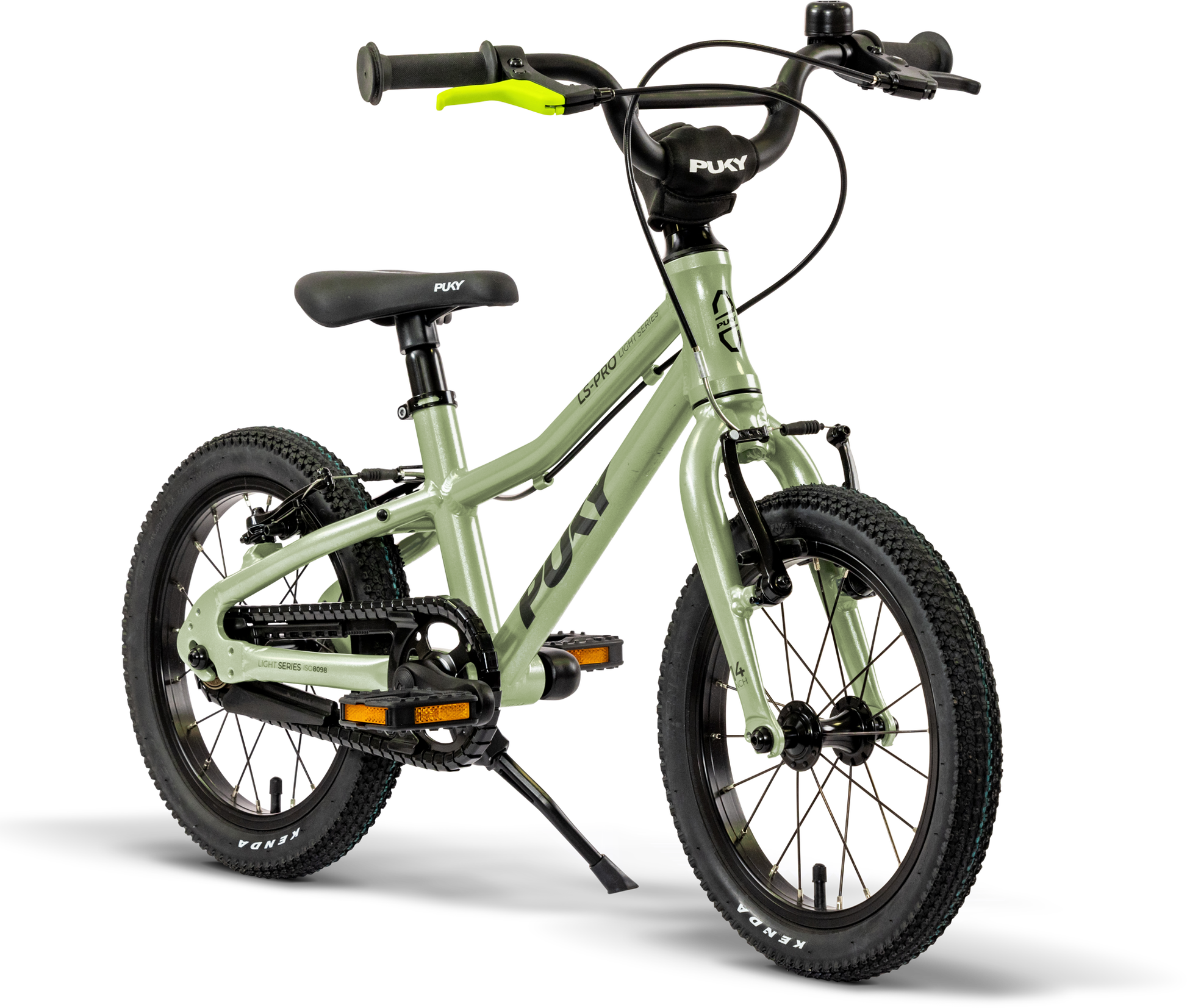 En grön PUKY LS-PRO 14 barncykel med svarta däck, svart sadel, ett grönt styrhandtag och ett stöd ses framifrån vänster. Den lätta aluminiumramen har "PUKY"-märkning på både ramen och styrplattan.