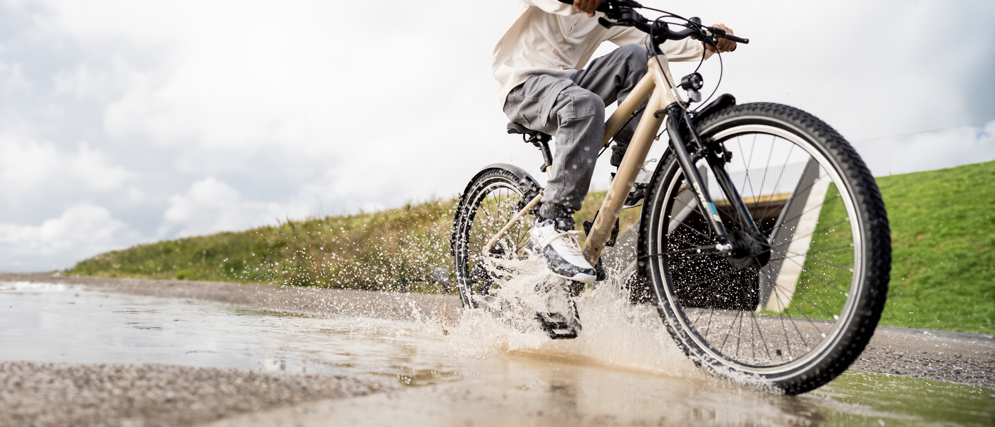 CYKE 24-8 ACTIVE dusty sand/black
