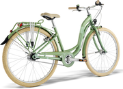 PUKY SKYRIDE 26-7 CLASSIC, som visas bakifrån vänster, är en ljusgrön stadscykel med beige däck, en genomgående ram, bakre lasthållare, främre och bakre skärmar och en bekväm sadel.