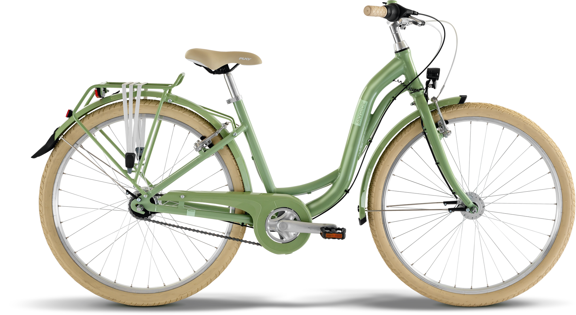 PUKY SKYRIDE 26-7 CLASSIC stadscykel visas på en vit bakgrund, med en ljusgrön genomgående ram, beige däck, solbrun sadel, pakethållare och svarta skärmar.