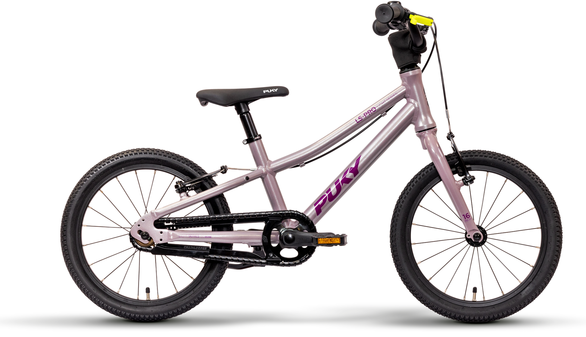 En ljuslila PUKY LS-PRO 16 barncykel med svarta däck, svart sadel och gula styrdetaljer visas från sidan mot en vit bakgrund. "PUKY" är tryckt med fetstil på ramen.