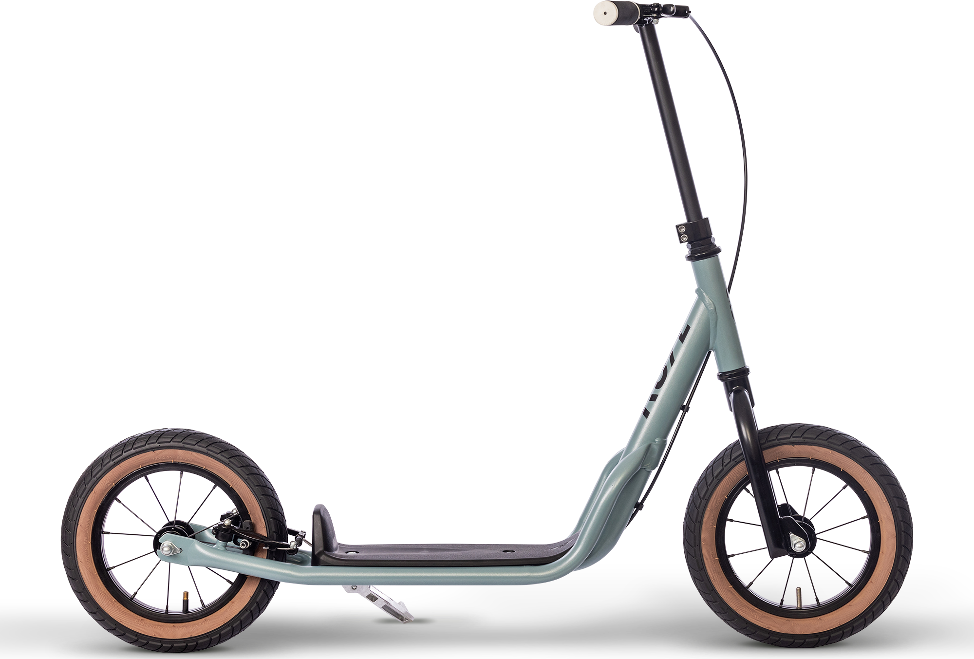 PUKY R 07 L är en ljusblå sparkcykel med stora svarta däck, solbruna fälgar, en låg genomgående ram, svart styre och ett sidostöd, som visas på en vit bakgrund.