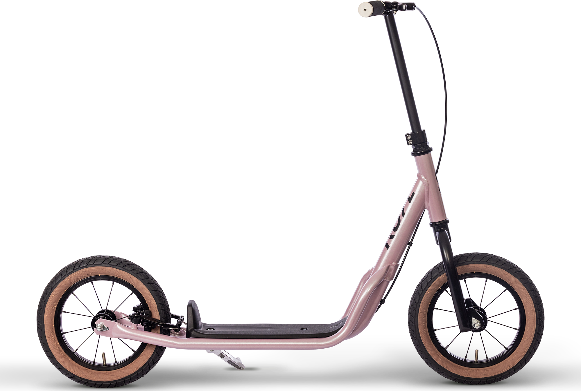 PUKY R 07 L är en rosa sparkcykel med stora svarta däck, solbruna fälgar, lågt däck, svart styre och sparkstötting - visas i profil mot en vit bakgrund.