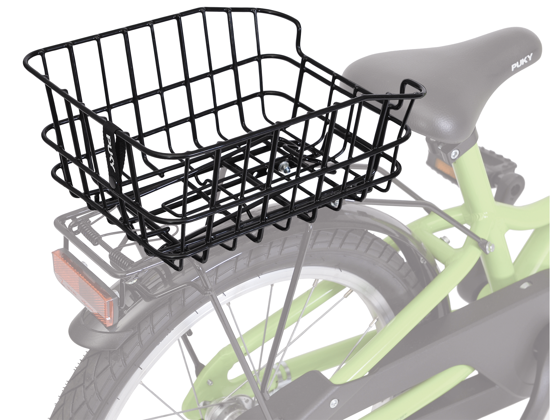 PUKY Chaos Container L är en korg av svart metalltråd som monteras på pakethållaren på en grön cykel, ovanför bakhjulet och bakom sätet.